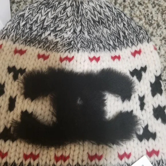 Chanel wool &Lamb Fur Pom-Pom Beanie - Picture 12 of 16